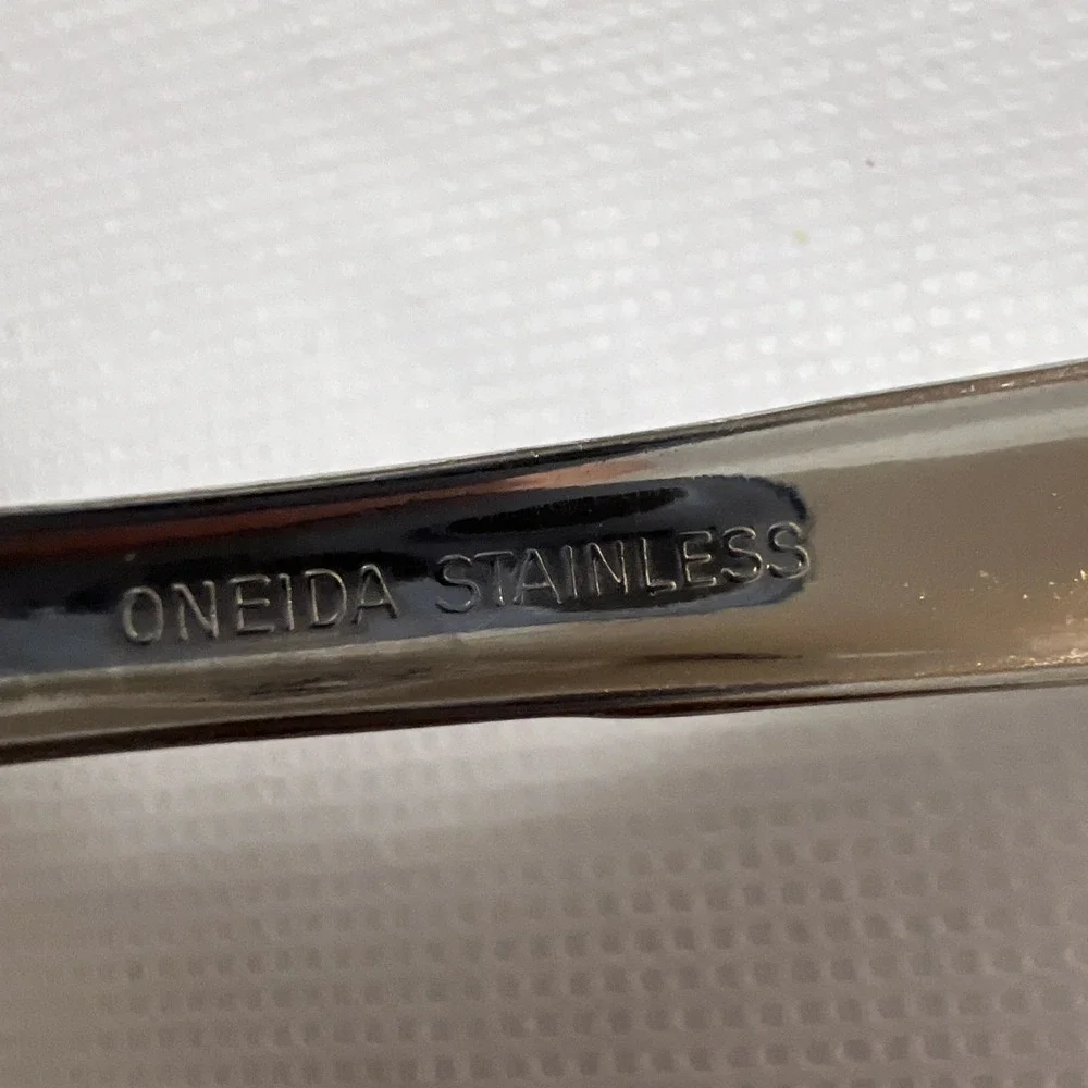 Oneida Stainless Sand Dune 38 Pieces Knives Forks Spoons Ladle Serving Spoon